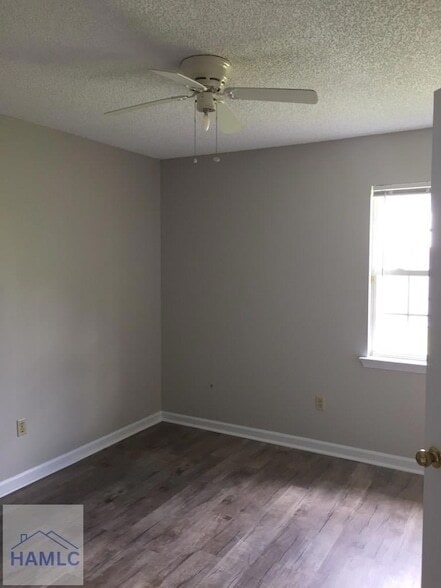 Photo - 936 Poppleton Dr