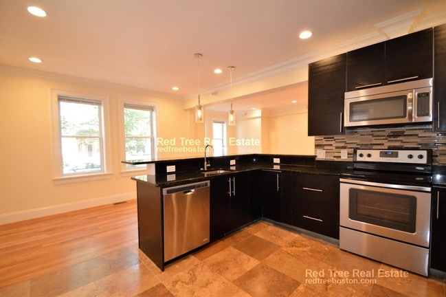 Building Photo - 74 Browne St Unit 2