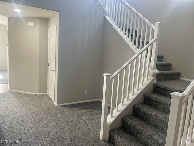 Building Photo - 8365 S Pioneer Way Rental