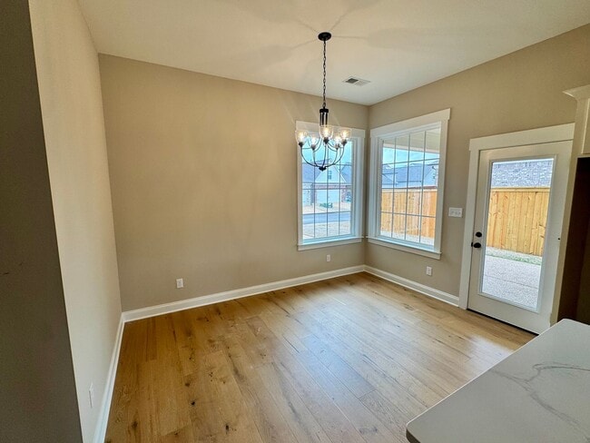 Photo - 582 Bolivar Dr