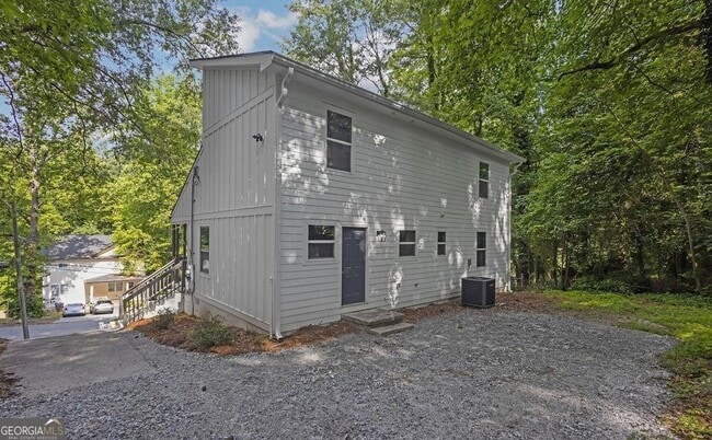 Photo - 1080 Westmont Rd SW