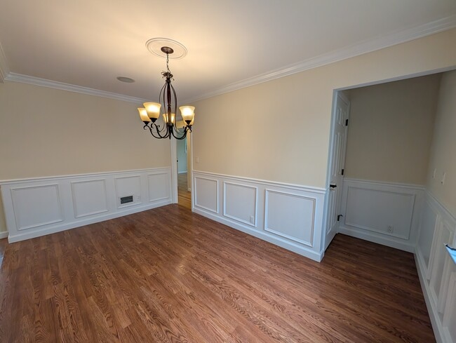 Photo - 449 Van Buren St