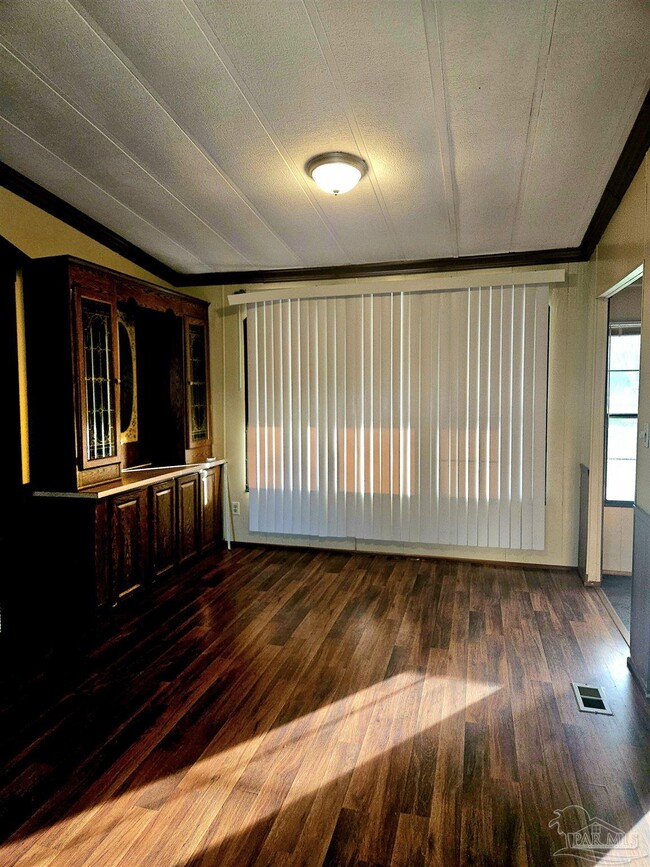 Photo - 649 Hwy 95A N