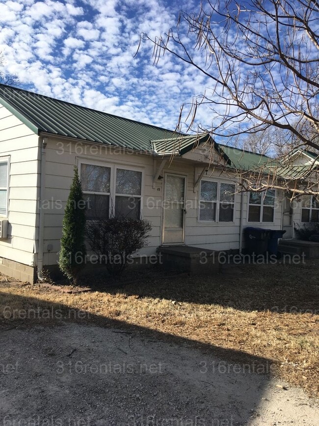 Building Photo - $675 - 1 bed 1 bath - Duplex Unit 419