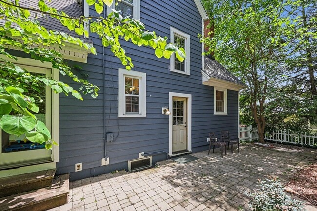 Photo - 307 Doty Ave