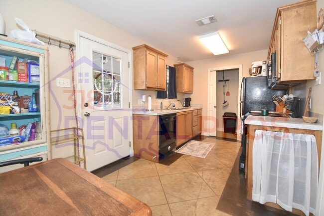 Photo - Three Bed, Two Bath Home in Ruston!