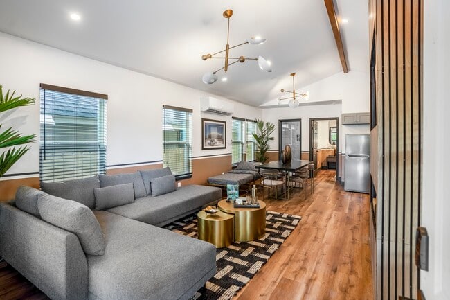 Photo - 5512 Texas St