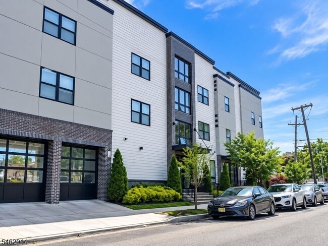 Building Photo - 1317 North Ave Unit 204