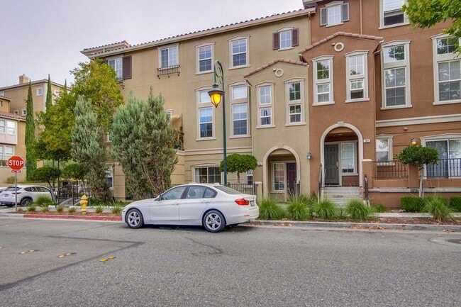 Photo - Modern Communication Hill Townhome | Panoramic Mountain Views