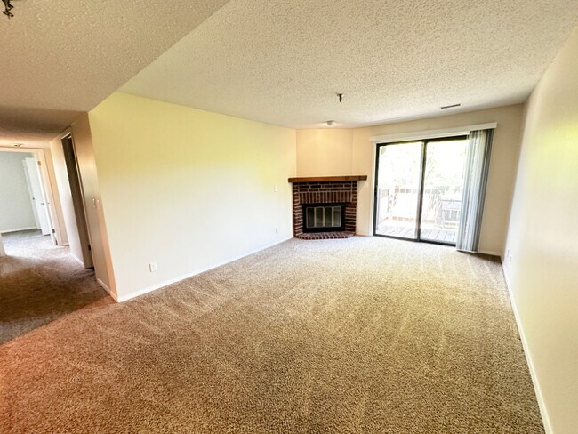 Photo - 1320 Brook St Unit J