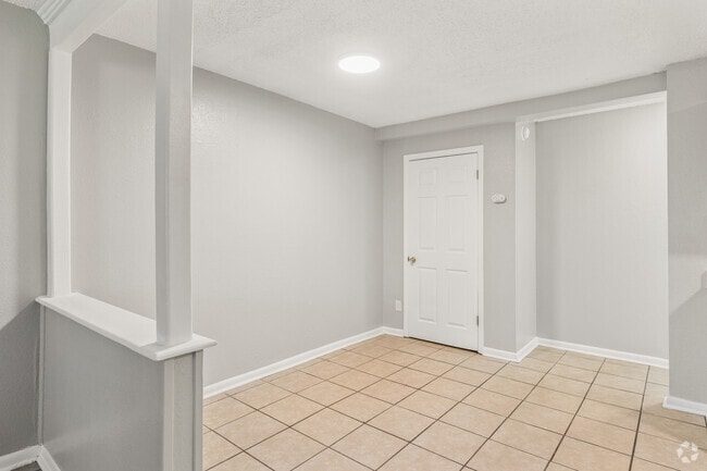 1BR, 1BA - 613SF - Dining Room - Cottonwood Apartments