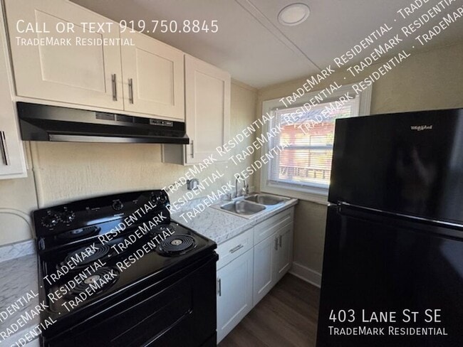 Photo - 403 Lane St SE