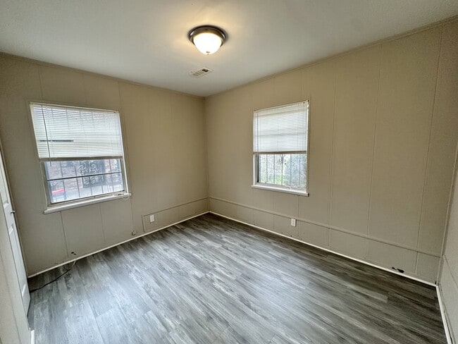 Photo - 249 Gloria Rd SW