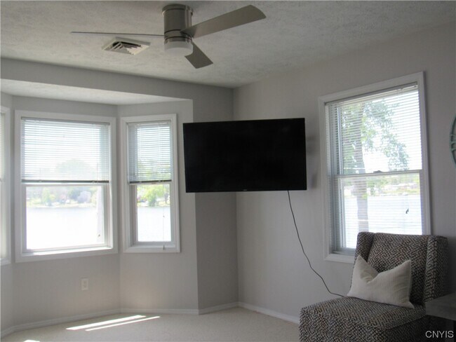 Building Photo - 28 E River Rd Rental
