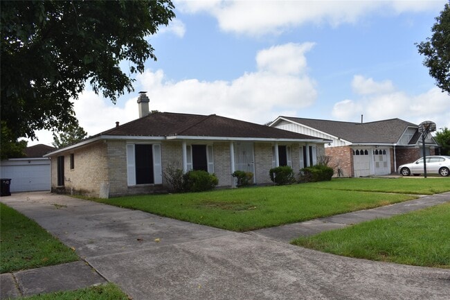 Building Photo - 10427 Huntington Wood Dr Rental