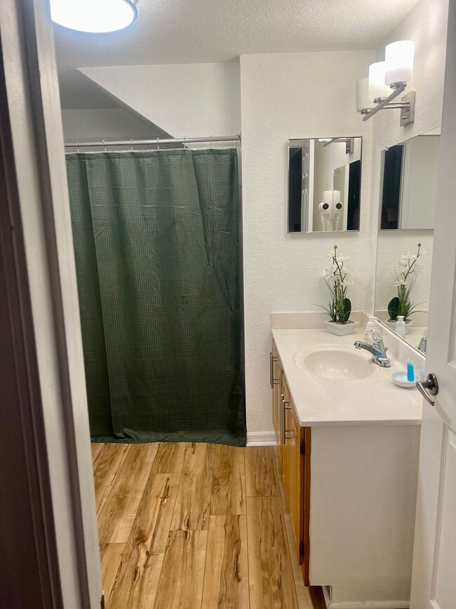 Photo - 4-bedroom, 3-bathroom townhouse in Kissimmee !