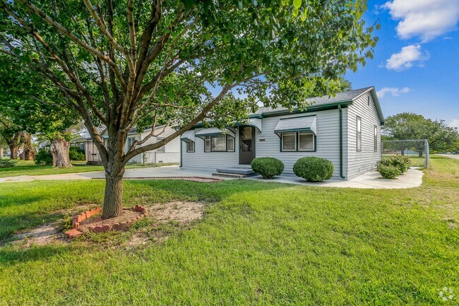 Building Photo - Updated 3 Bedroom Home with New Windows!