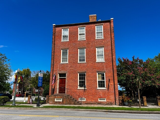 Building Photo - 220 E Front St