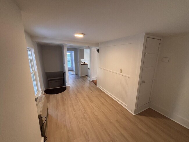 Photo - Large 1BR / 1Office/BR / 1BA Apartment – Near Downtown Bath! Unidad 2