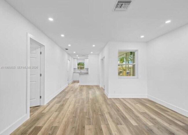 Photo - 816 N Golf Dr