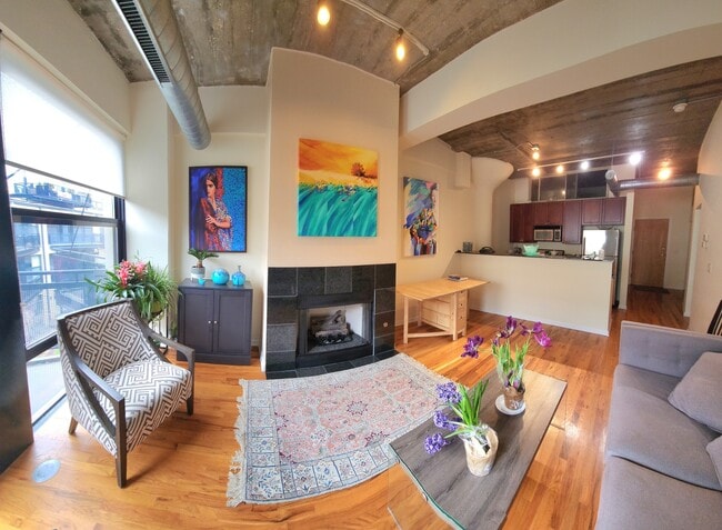 Building Photo - 1000 W 15th St Unit 315 Rental