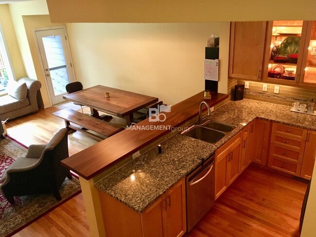 Photo - NW Portland! Conveniently Located, Walk to NW 23rd Open Floor Plan Townhome