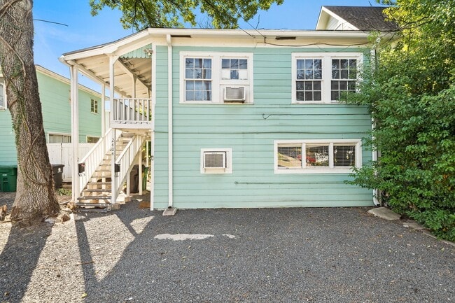 Building Photo - 2404 Yoakum Blvd Unit 1