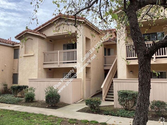 Building Photo - Las Palmas Upstairs Condo in Gated Community Unit J90