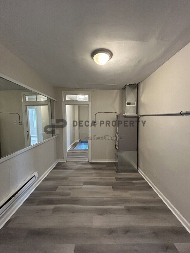 Photo - 205 Schirmer St