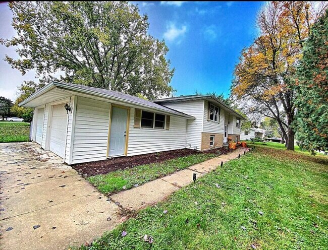 Photo - 1325 Fox River Dr Townhome