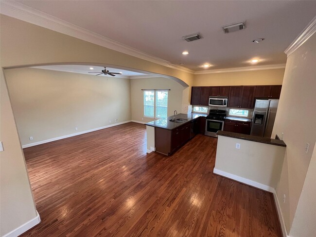 Photo - 1138 W 26th St