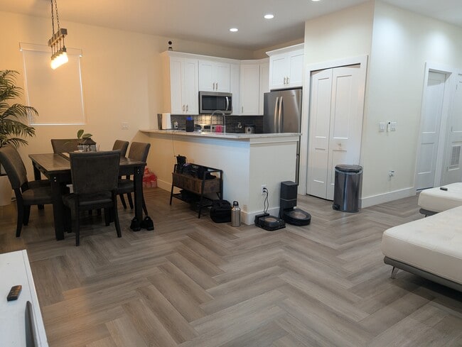 Photo - 8217 N Brooks St