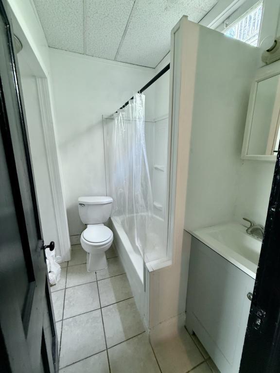 Photo - 7 W Hollister St