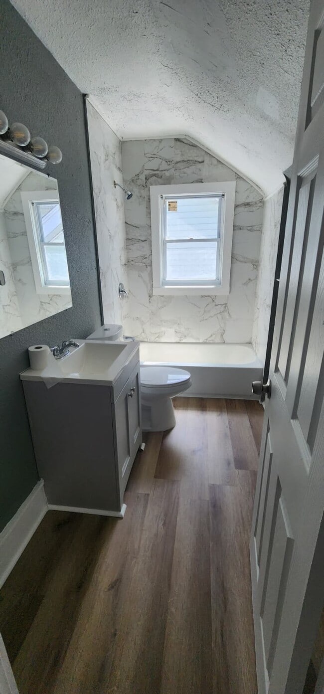 Photo - 16201 Turner St