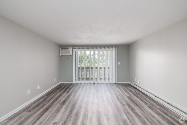 2BR, 1BA - 850SF - Living Room