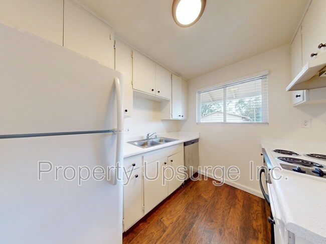 Building Photo - 445 Nelson Ave Unit 23