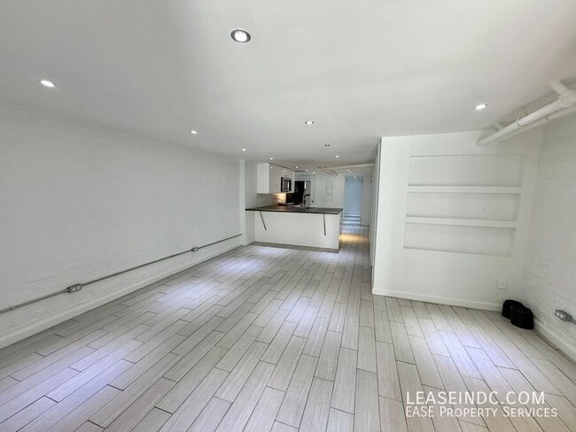 Photo - 627 Harvard St NW