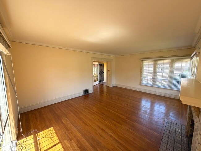 Photo - UPDATED BRIGHT HUGE 1650sf 2BR/1BA+BONUS Home Balboa Terrace LOTS of Natural Light AVAILABLE NOW