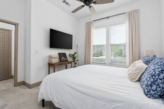 Photo - 336 E Tyler Ct