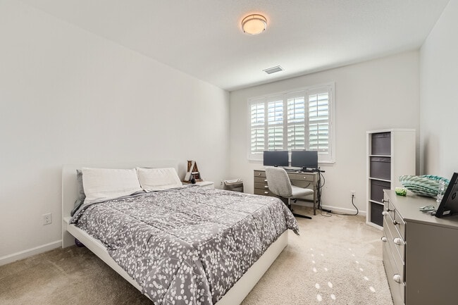 Large Master Bedroom - 4526 Copeland Cir Unit 201