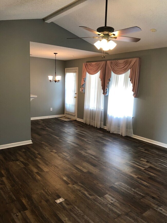 Photo - 3 bedroom home in Madison! Fenced in yard!