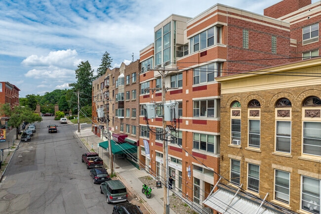 RIDGETOP Apartments in Collegetown