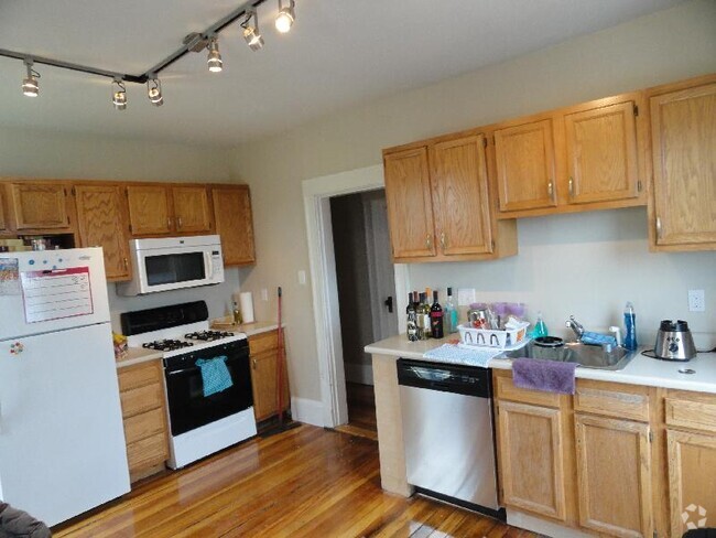 Building Photo - 101 Heath St Unit 3T Rental