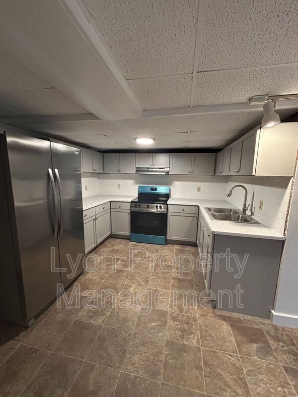 Building Photo - 1495 Ten Rod Rd Unit 1R