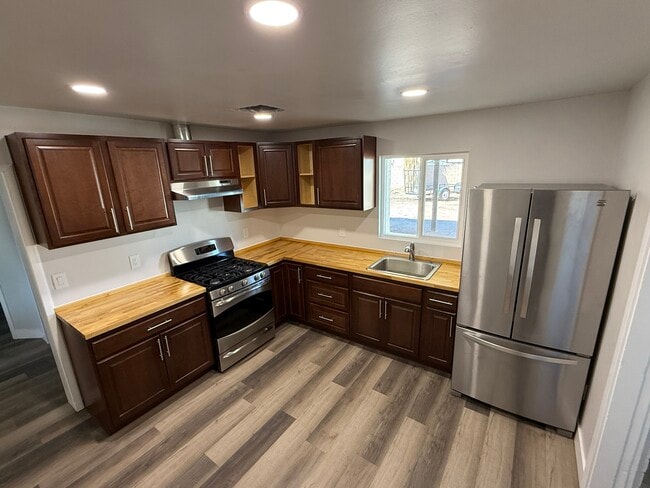 Photo - 738 E Roeser Rd