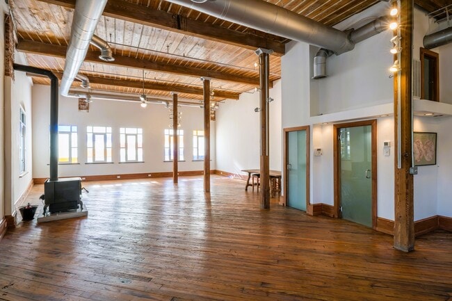 Photo - 161 Mangum St SW