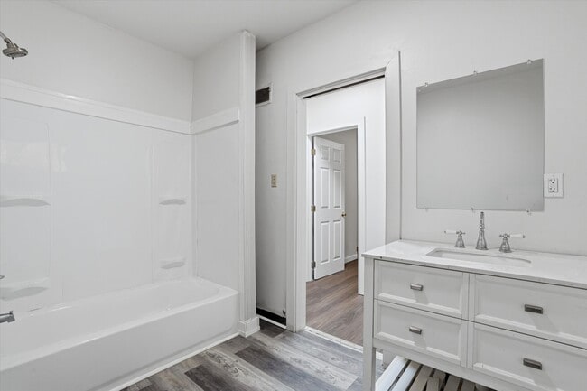 112 N 11th St Unit 2
