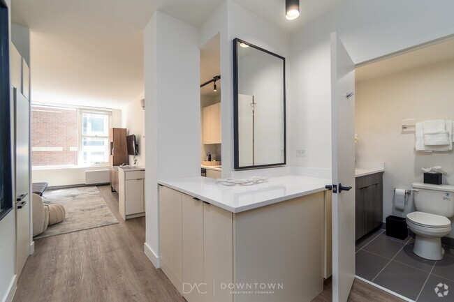 Building Photo - 6 E Chestnut St Rental