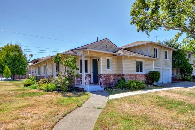 Building Photo - 5400-5402 Folsom Blvd Unit 5400 Folsom Blvd