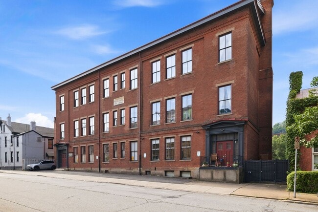 Photo - *Beautifully Updated & Unique 1BD/2BA Condo Unit Available in South Side*
